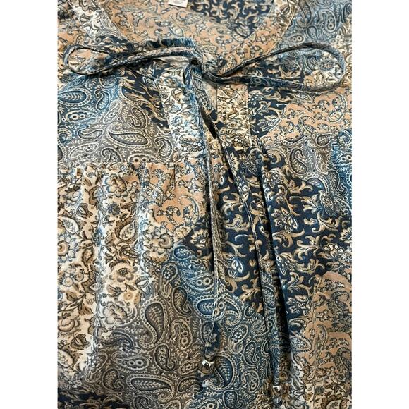 TIME & TRU LONG SLEEVE PEASANT BLOUSE, WOMENS, XL(16-18), BLUE TAN WHITE PAISLEY - Picture 7 of 10